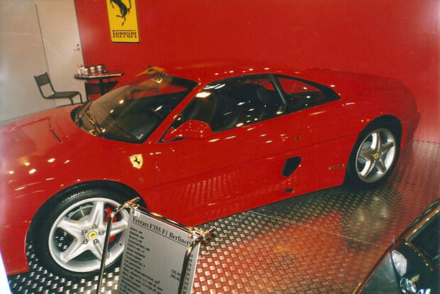 Прекрасная F355 Berlinetta с дебильной коробкой F1