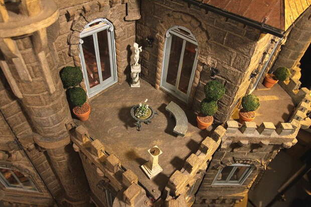 Детали замка. Источник: astolatdollhousecastle.com