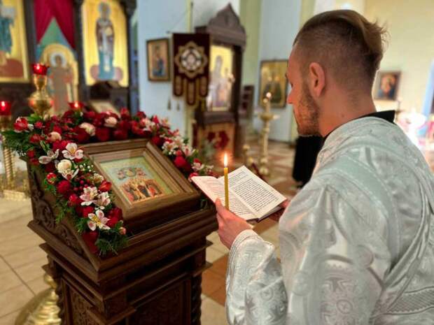 В канун праздника Вознесения Господня епископ Серафим совершил торжественное богослужение в Никольском кафедральном соборе г....