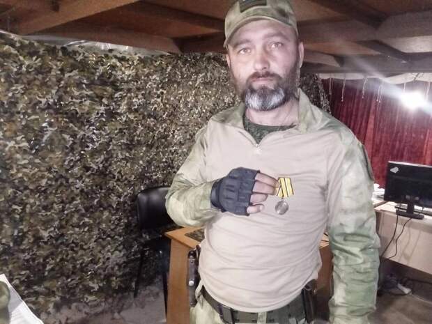 Астраханский депутат, ушедший добровольцем на СВО, получил третью боевую награду