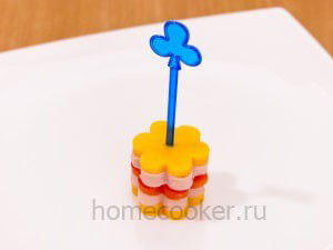 Канапе Kanape s syrom vetchinoj i pertsem 300x225 Канапе