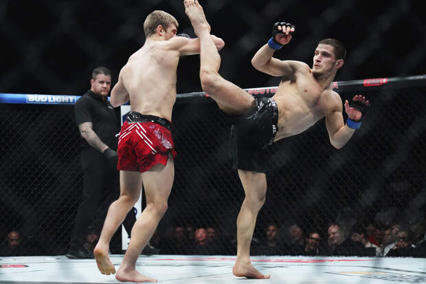 Российский боец Евлоев победил Мерфи в главном бою турнира UFC