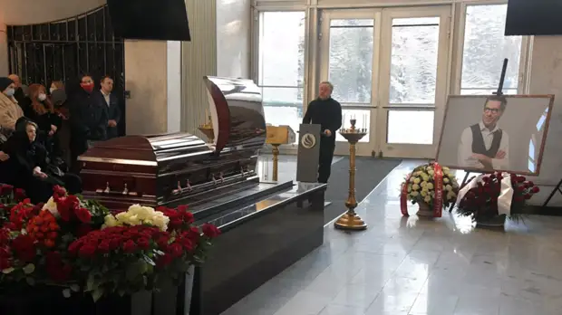 В Москве началась церемония прощания с журналистом и телеведущим Михаилом Зеленским