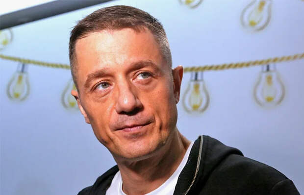 Он был «праздником» в жизни женщин, но «дружил с бутылкой» и поднимал руку на любимых: Как 51-летний Алексей Макаров после 5 браков и романа с 24-летней стюардессой наконец обрёл «самое спокойное счастье»