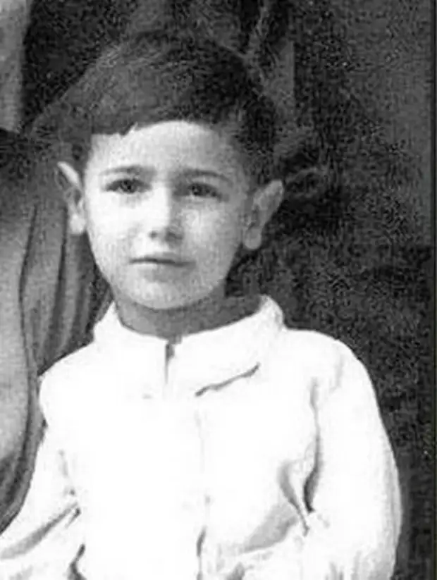 евгений петросян в детстве. петросян в детстве фото. петросян в детстве фото. ваган миронович петросянц. евгений петросян в молодости.