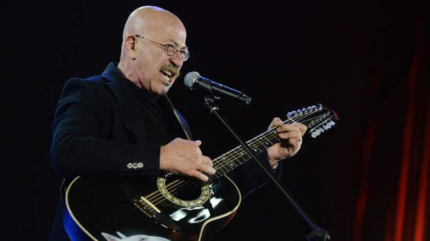 Певец Александр Розенбаум выступил с антивоенным обращением на концерте в Дубае