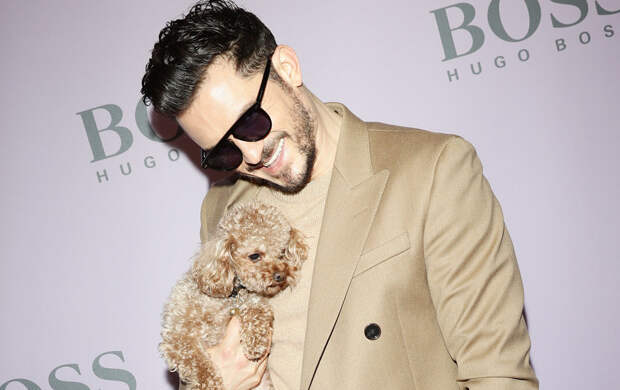 Орландо Блум пришёл на модный показ со своей собакой
