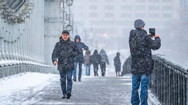 Из жара в холод: синоптики рассказали о погоде в регионах России в ближайшие дни