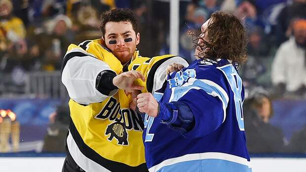 Фетисов объяснил, почему в последнее время российские вратари часто дерутся в НХЛ