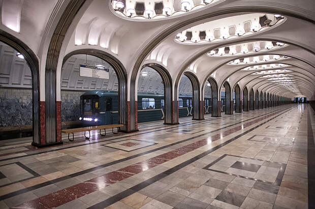 «Маяковская»: одна из самых красивых станций метро в мире