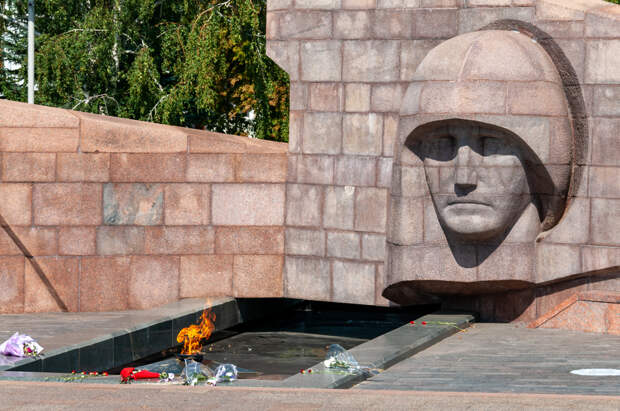 Герой Жуков и страна, которую нельзя называть. Как встретили День Победы в разных странах мира