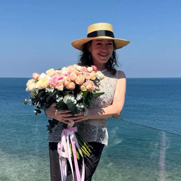 55-летняя Алёна Хмельницкая сообщила о рождении внучки