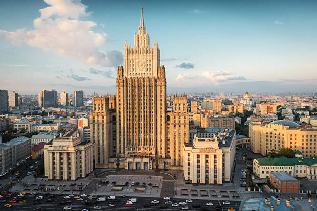 Что внутри сталинских высоток? (ФОТО)