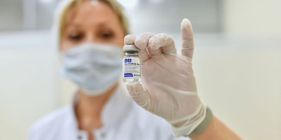 Оперштаб Москвы и РПН ответили на главные вопросы работодателей об обязательной вакцинации 60% персонала. Фото: Ю.Иванко, mos.ru