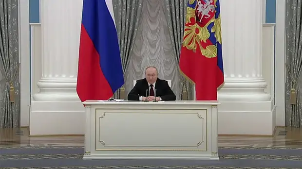 Путин проводит заседание Совета безопасности России