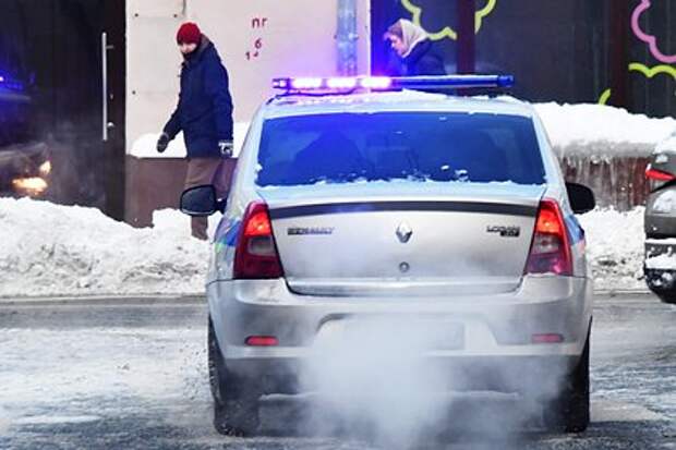 Видео: в Бобровском женщина выходила на улицу голой — соседи возмущены