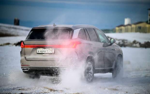 7 мест, полный привод, 9-ступенчатый автомат: испытали новый российский кроссовер