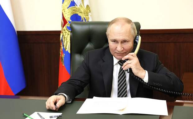Путин переговорил по телефону с президентом Таджикистана Рахмоном