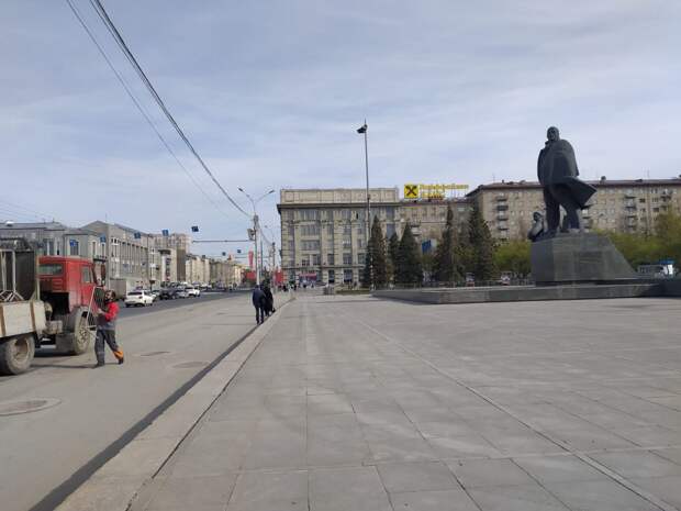 В Новосибирске убрали ограждения с площади Ленина