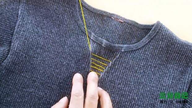Как самостоятельно сузить вырез горловины свитера