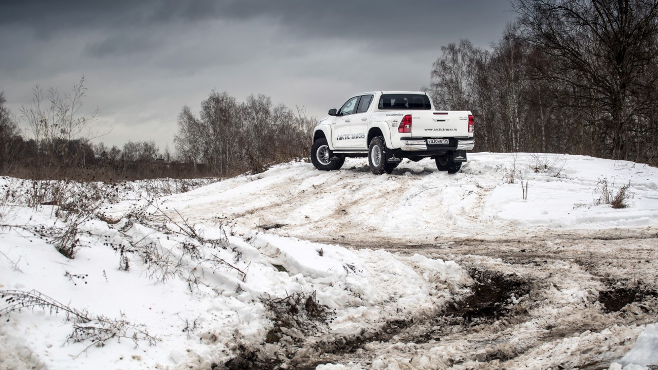 Испытываем «арктические» пикапы Toyota Hilux, у которых 10 колес на двоих. Фото 2