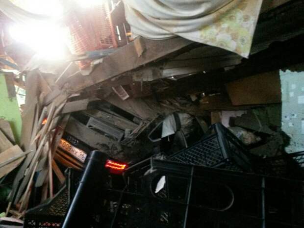 В Свердловской области водитель снес жилой дом и сбежал audi, авария, дтп, курьез