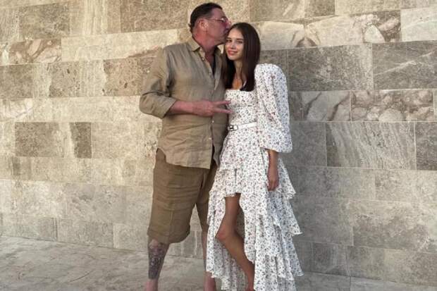 Лепс продает два особняка ради Авроры Кибы