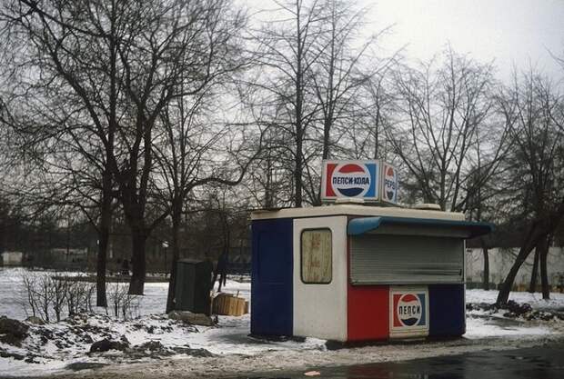Ларёк с Пепси-Колой в Парке Горького.