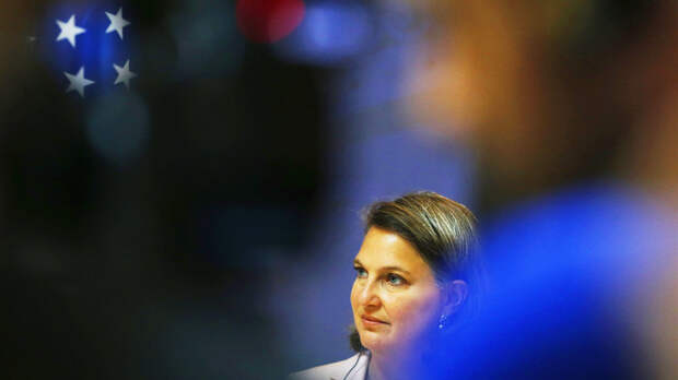 Не грусти, похрусти: Виктория "Печенька" теперь отвечает за Россию