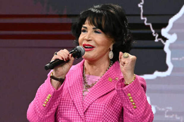 Певица Бабкина призналась, что родители видели ее учителем или врачом