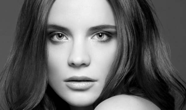 Самая красивая брюнетка за 90 лет: Фотомодель из России обескуражила основателя Playboy и получила уникальный подарок