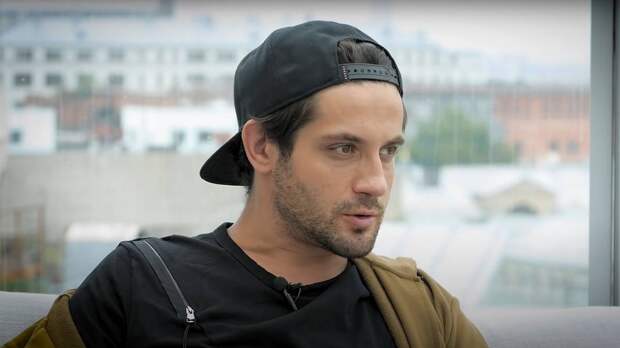 Богатырев после развода с Арнтгольц улетел в Таиланд