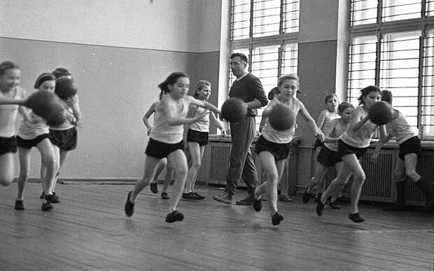 Учитель физкультуры судится из-за низкой зарплаты после декретного отпуска