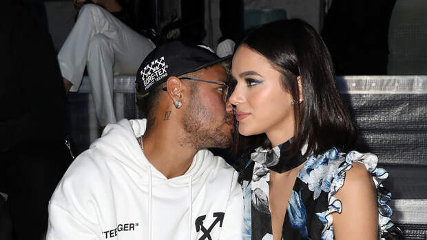 Daily Mail: беременная девушка Неймара разочаровалась после очередной измены футболиста