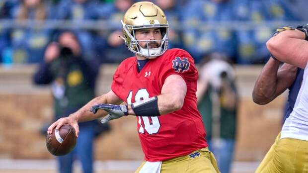 Sam Hartman throws a pass at Notre Dame's spring game.
