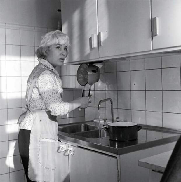 Какие были кухни у советских артистов: рассматриваю детали на старых фотографиях
