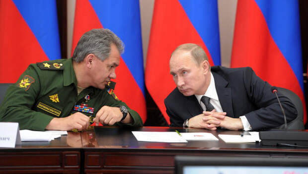 Президент России Владимир Путин и министр обороны Сергей Шойгу. Архивное фото