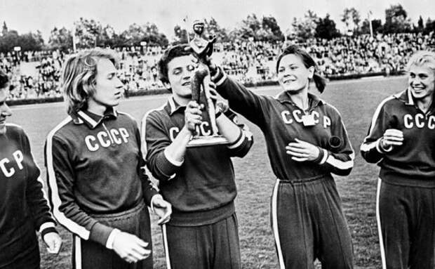 Архивные снимки женских спортивных команд СССР