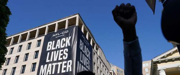 Присяжные признали экс-полицейского Шовина виновным в убийстве Джорджа Флойда