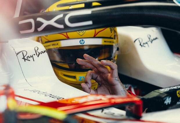 Льюис Хэмилтон объяснил, почему новые машины нравятся ему больше предыдущих