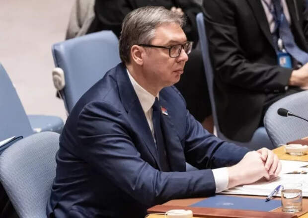 Машина президента Сербии лишилась колеса на полном ходу