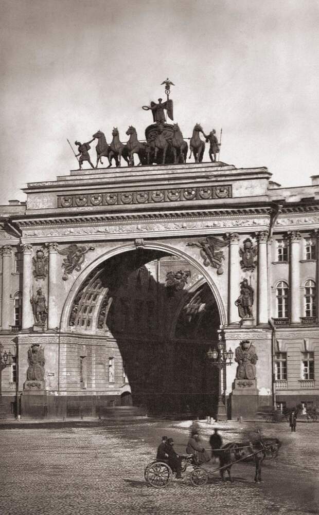 Арка здания Генерального штаба на Дворцовой площади. 1869
