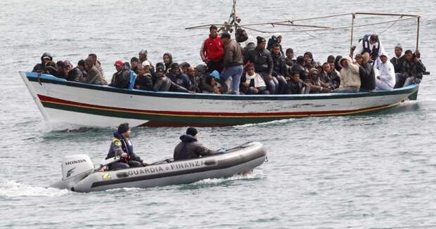 беженцы у берегов Италии