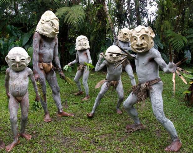 Люди с реки Асаро, покрытые грязью: причудливое племя из Папуа - Новой Гвинеи Папуа - Новая Гвинея, грязь, племя