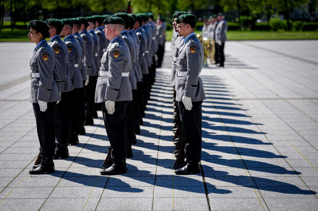 В Германии призвали как можно скорее ввести обязательный призыв