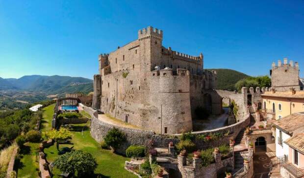 Для тех, кто хочет погрузиться в сказку, Castello Orsini Nerola – возможность прикоснуться к мечте. /Фото: castellorsini.it