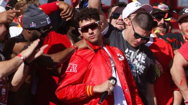 patrick mahomes at chiefs parade