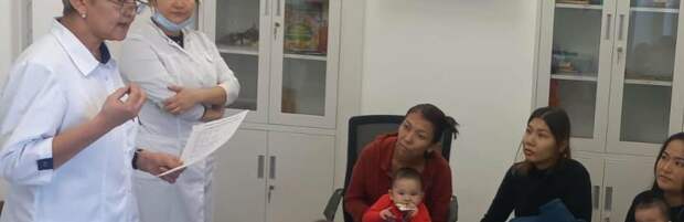 В поликлинике №21 Алматы прошла лекция о нервно-психическом развитии детей до года