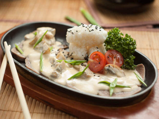 Язык в сметанном соусе. \ Фото: google.com. Язык в сметанном соусе. \ Фото: google.com.