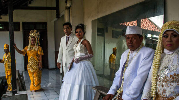В Индонезии местным и иностранцам запретили секс до брака и сожительство